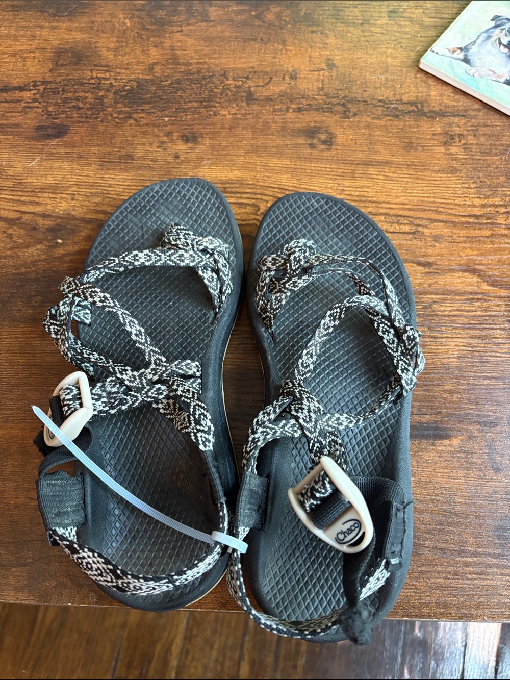 Chaco Women's Black & White Woven Strap Sandals Size 7 - Picture 3 of 8
